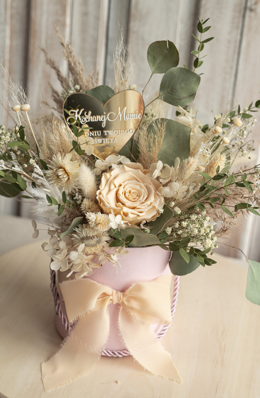 Prezenty dla Mamy kwiaty flowerboxy kwiaty prezent dla Mamy z okazji dnia Matki, box kwiatowy dla mamy, kompozycja z suszonych kwiatów pomysł na prezent dla mamy, wieczne róże, flower box dla mamy4