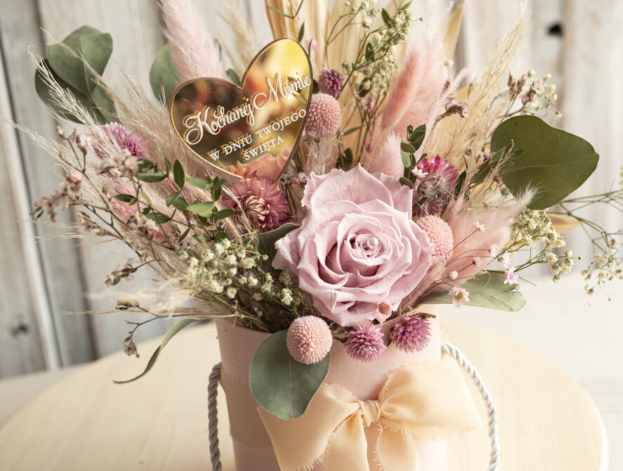 Prezenty dla Mamy flowerboxy, box ze słodyczami  pomysł na prezent na dzień mamy, kwiaty dla mamy, wieczna róża dla mamy, zielono różowy bukiet dla mamy z suszonych kiatów3