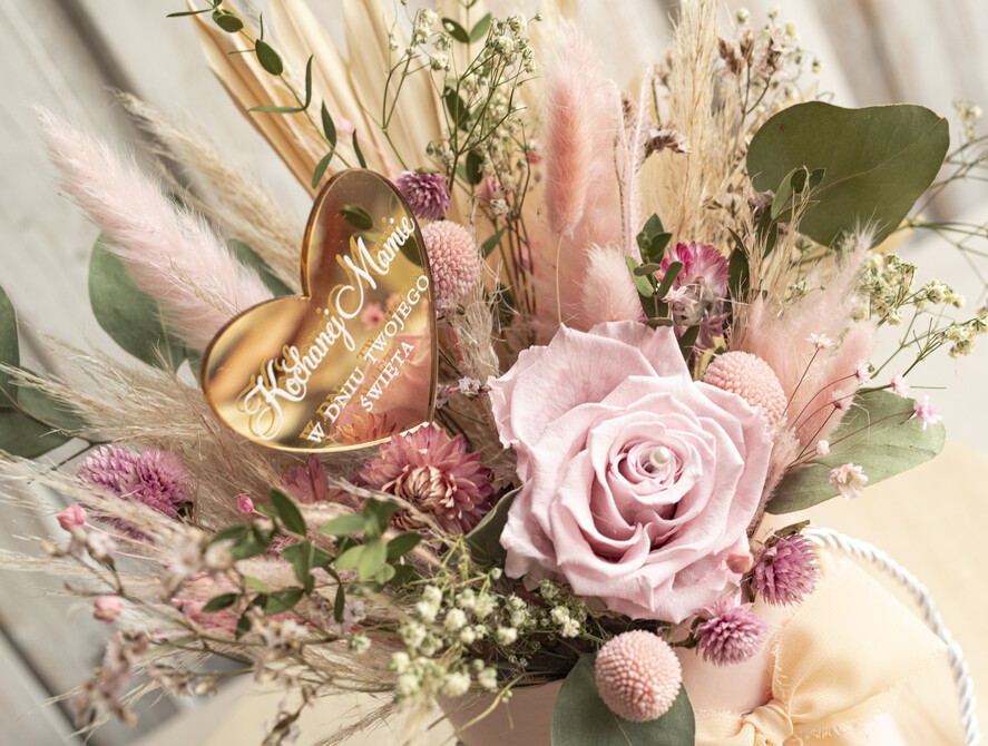 Prezenty dla Mamy kwiaty flowerboxy pomysł na prezent na dzień mamy, kwiaty dla mamy, wieczna róża dla mamy, zielono różowy bukiet dla mamy z suszonych kiatów2