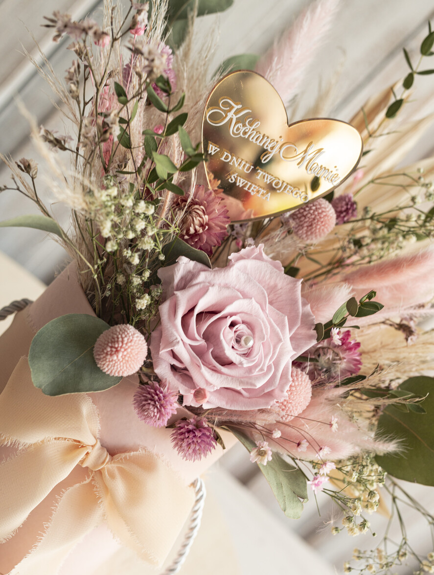 Prezenty dla Mamy kwiaty flowerboxy pomysł na prezent na dzień mamy, kwiaty dla mamy, wieczna róża dla mamy, zielono różowy bukiet dla mamy z suszonych kiatów7