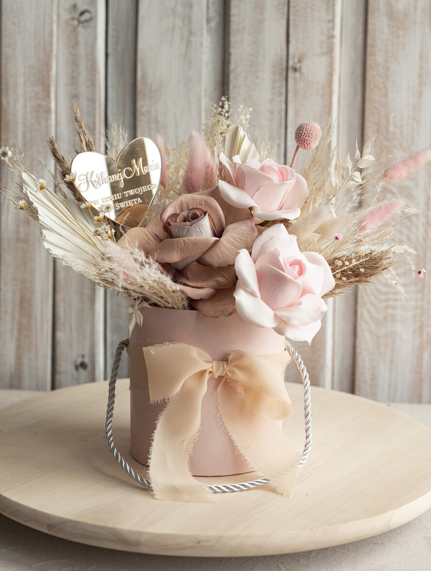 Prezenty dla Mamy kwiaty flowerboxy kwiaty prezent dla Mamy z okazji dnia Matki, box kwiatowy dla mamy, kompozycja z suszonych kwiatów pomysł na prezent dla mamy, wieczne róże, flower box dla mamy3