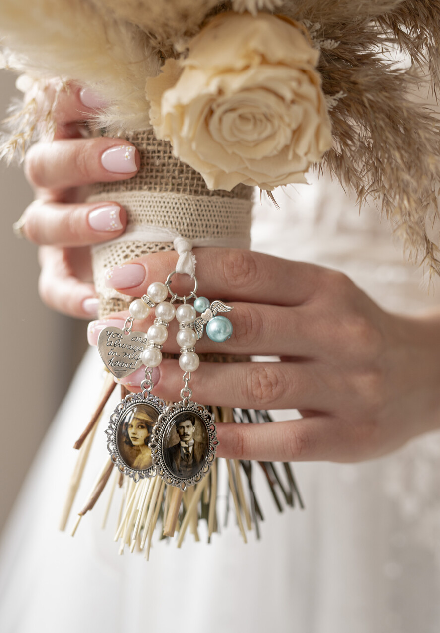 Medalion do bukietu ślubnego medalik zawieszka medalion do bukietu ślubnego, medalik ze zdjęciem do bukietu dla Panny Młodej, zdjęcie rodziców dziadków na bukiecie ślubnym 1