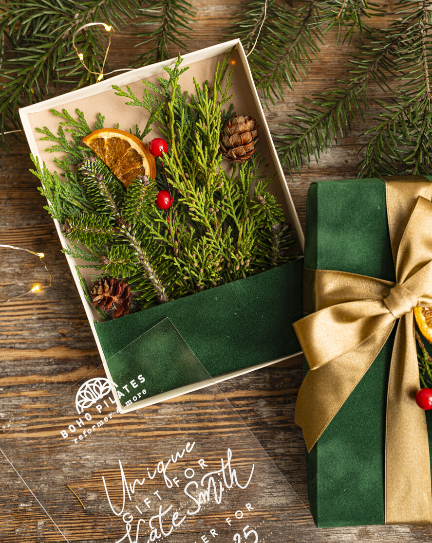 Prezenty Oferta dla Salonów BEAUTY voucher bozonarodzeniowy prezent Prezent dla klientek na święta Voucher, Voucher podarunkowy dla klientów salonu fryzjerskiego bożonarodzeniowy prezent voucher welurowe pudełko - lustrzany voucher na prezent dla niej1