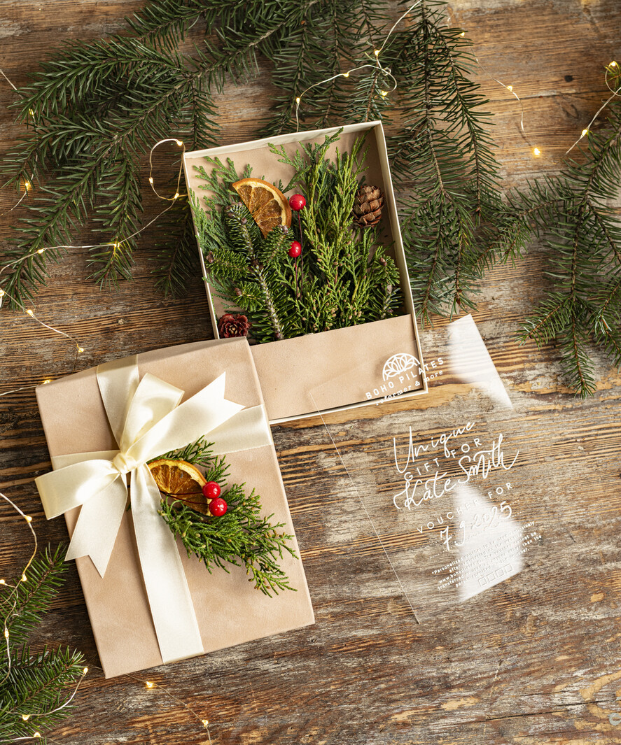 Prezenty Oferta dla Salonów BEAUTY voucher bozonarodzeniowy prezent Prezent dla klientek na święta Voucher, Voucher podarunkowy dla klientów salonu fryzjerskiego bożonarodzeniowy prezent voucher welurowe pudełko - lustrzany voucher na prezent dla niej6