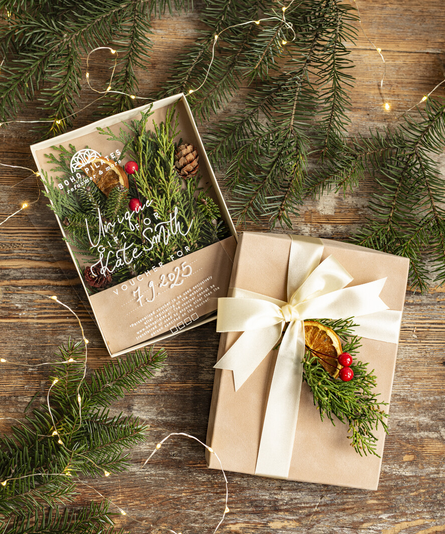 Prezenty Oferta dla Salonów BEAUTY voucher bozonarodzeniowy prezent Prezent dla klientek na święta Voucher, Voucher podarunkowy dla klientów salonu fryzjerskiego bożonarodzeniowy prezent voucher welurowe pudełko - lustrzany voucher na prezent dla niej10
