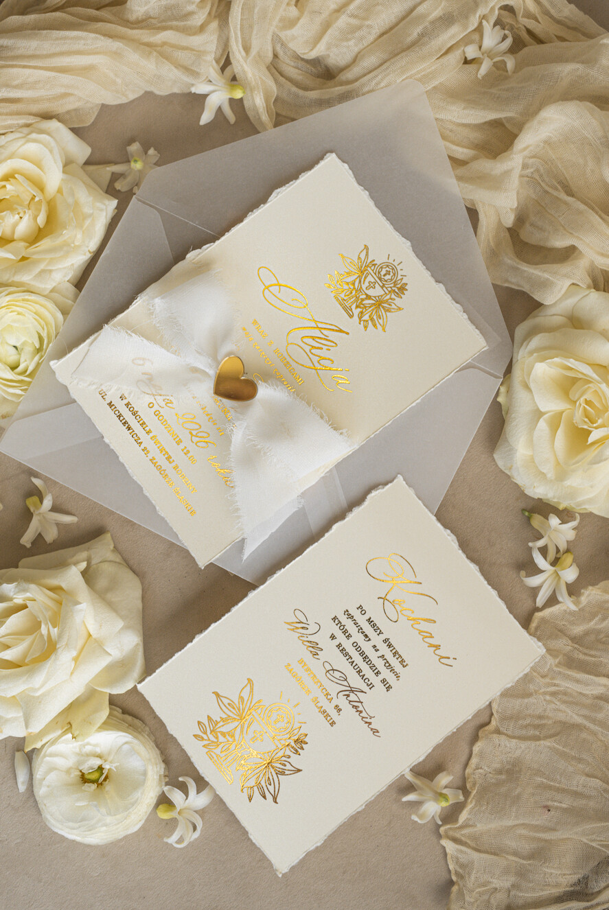 Zaproszenia na Komunię dla Dziewczynki dziewczynka  zaproszenia na Komunię ze złotym serduszkiem, złote zaproszenia na Komunię, Zaproszenia na Komunię dla dziewczynki, Eleganckie zaproszenia Komunijne ze złotymi literami i wstążką6