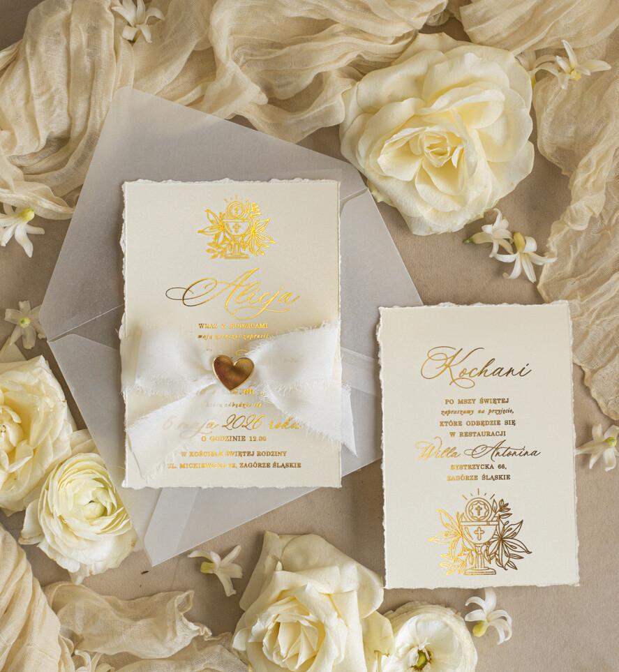 Zaproszenia na Komunię  dziewczynka  zaproszenia na Komunię ze złotym serduszkiem, złote zaproszenia na Komunię, Zaproszenia na Komunię dla dziewczynki, Eleganckie zaproszenia Komunijne ze złotymi literami i wstążką5