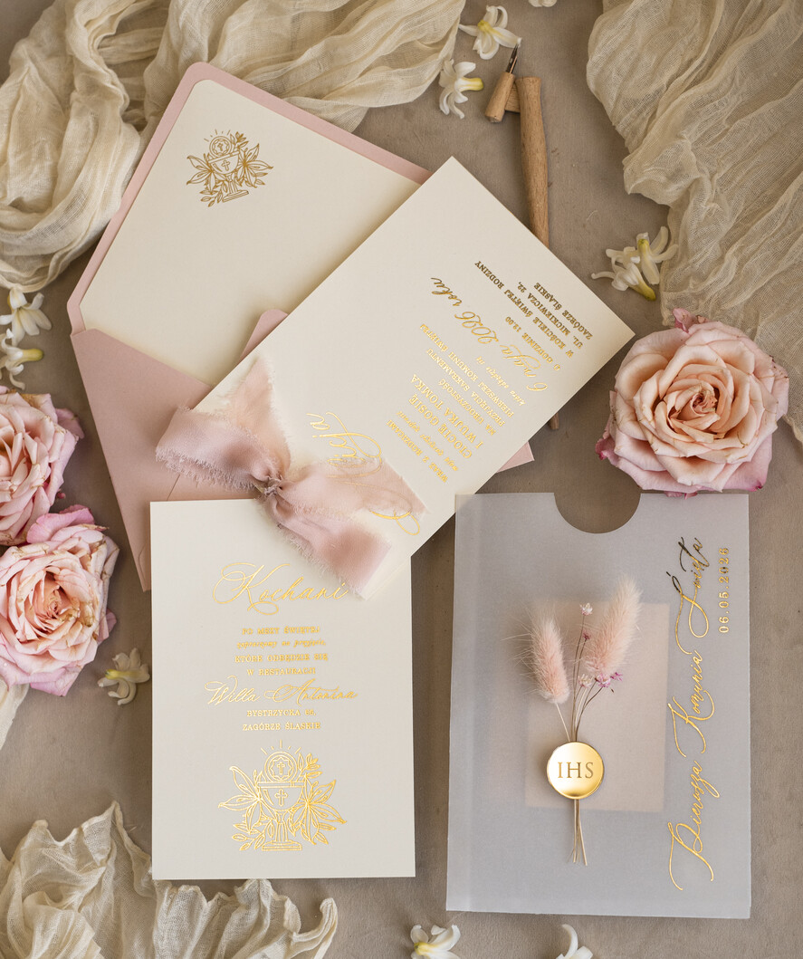 Zaproszenia na Komunię dla Dziewczynki dziewczynka  komunijne złote zaproszenia z kwiatkami, zaproszenia na Pierwszą komunię w kieszonce ze wstążką, zaproszenia na komunię dla dziewczynki, zaproszenie w kieszonce na komunię 9