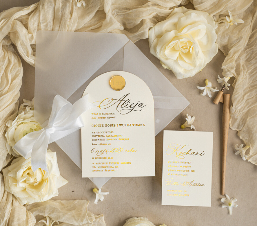 Zaproszenia na Komunię dla Dziewczynki dziewczynka  zaokrąglone zaproszenia komunijne, zaokrąglone zaproszenie na komunię, eleganckie złote zaproszenia na Pierwszą komunię1