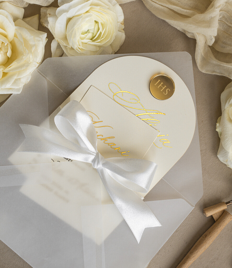 Zaproszenia na Komunię dla Dziewczynki dziewczynka  zaokrąglone zaproszenia komunijne, zaokrąglone zaproszenie na komunię, eleganckie złote zaproszenia na Pierwszą komunię2