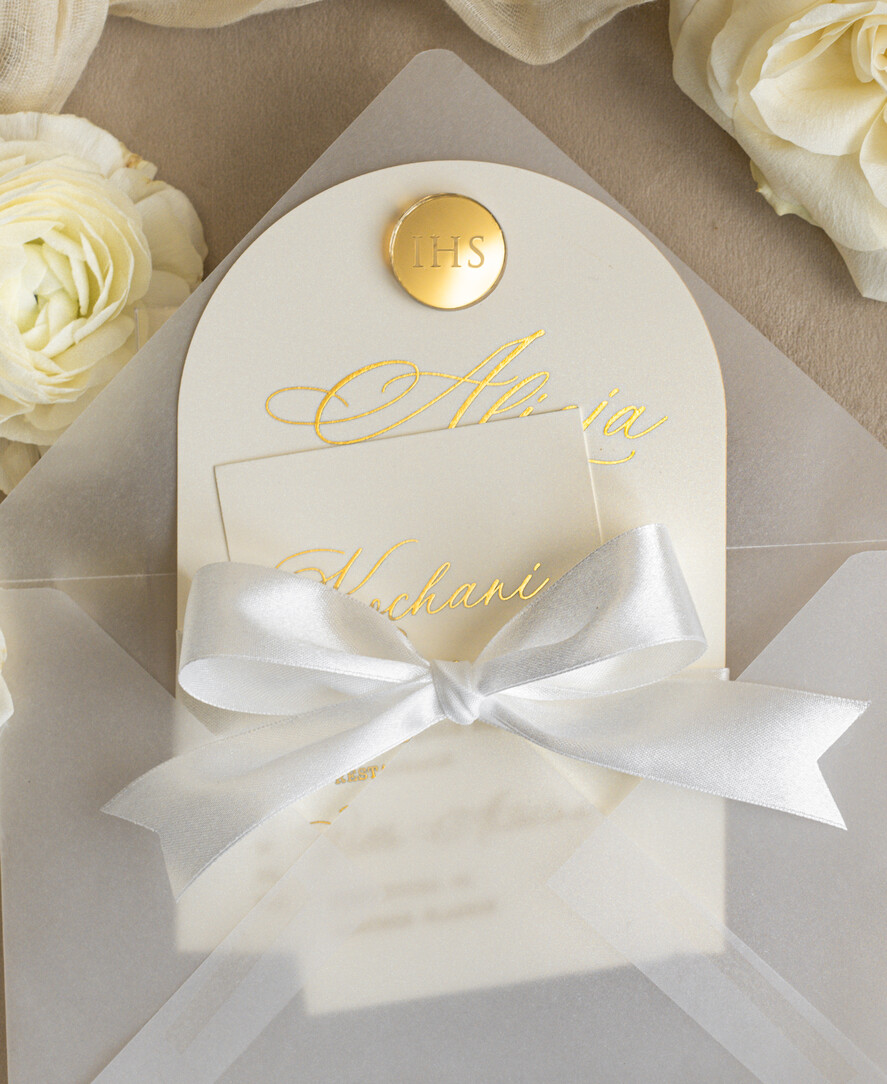 Zaproszenia na Komunię  dziewczynka  zaokrąglone zaproszenia komunijne, zaokrąglone zaproszenie na komunię, eleganckie złote zaproszenia na Pierwszą komunię3