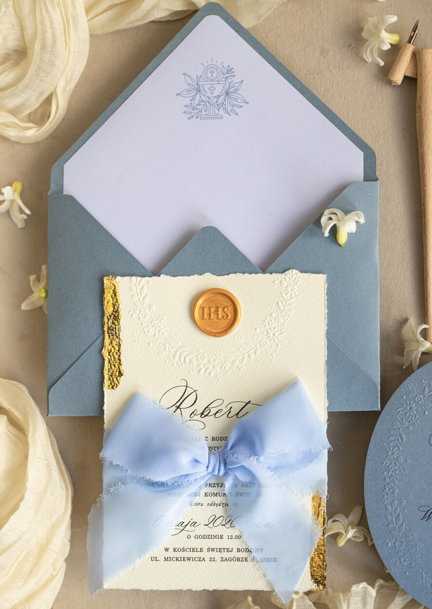 Zaproszenia na Komunię  chłopiec zaproszenia na Komunię dla chłopca, eleganckie zaproszenia komunijne,  tłoczone chłopięce zaproszenia komunijne7