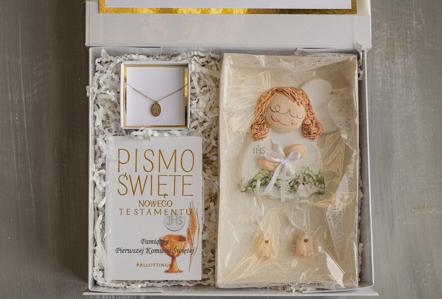 Pamiątki Prezenty na komunię  boxy prezentowe medalik na Pierwszą Komunię Świętą, pudełko prezentowe na Komunię Świętą. Pamiątka na Komunię Świętą Prezent na Komunie dla Dziewczynki1