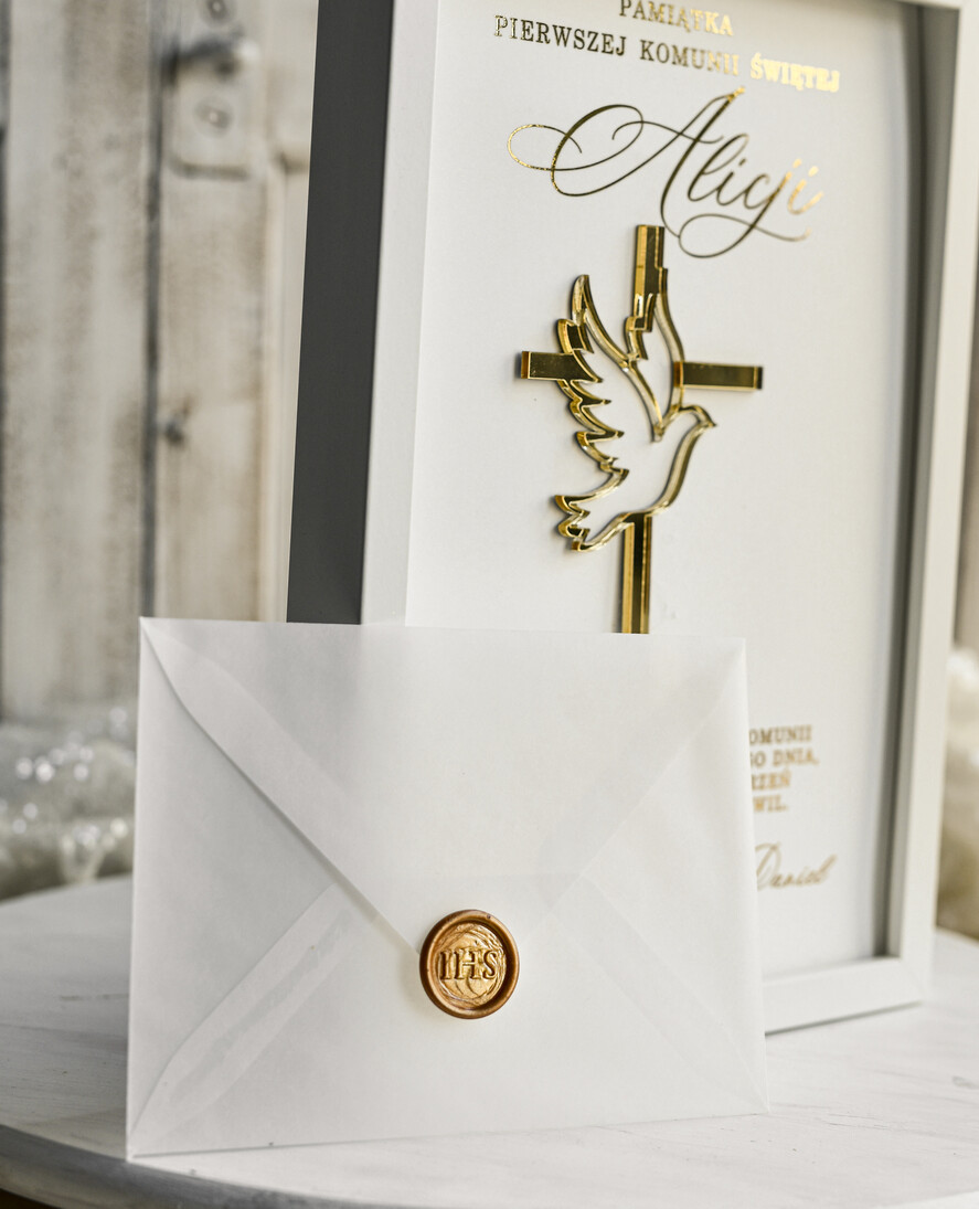 Pamiątki Prezenty na komunię  pamiątki na komunie  Pamiątka Pierwszej Komunii orbrazek z życzeniami Personalizowane pudełko na Prezent1