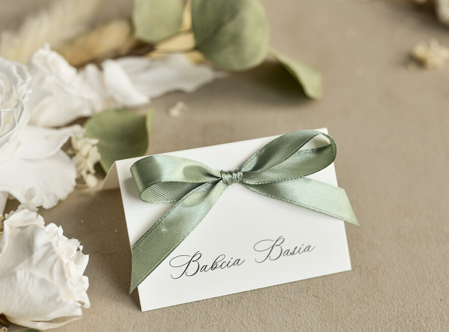 Winietki na komunię  winietki  złote winietki na komunię, winietka dekoracja stołu na komunii, komunijne winietki ze złotymi literami, eleganckie winietki na komunię2