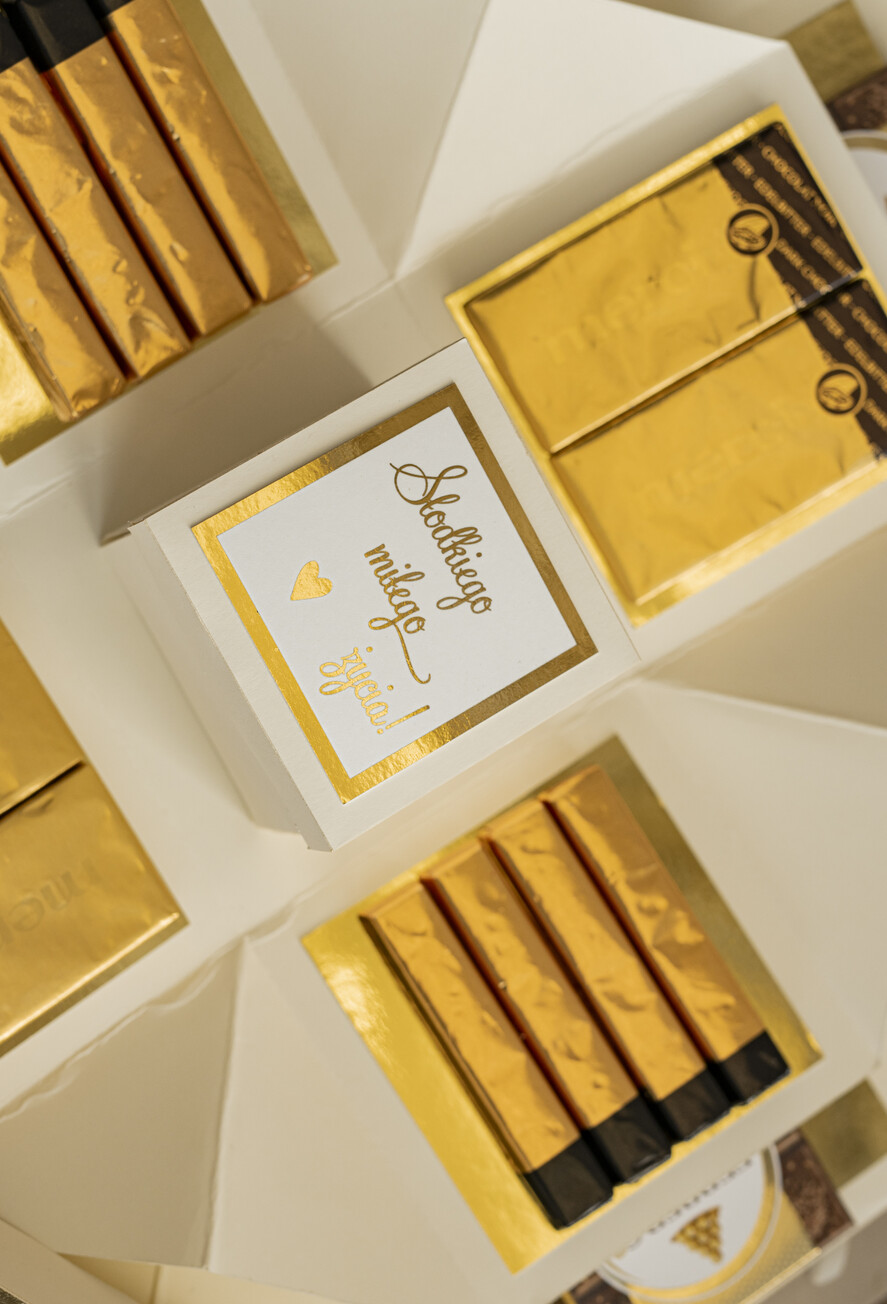  Prezenty dla Młodej Pary  Bomboniery Czekoladki Pomysłowe prezenty na ślub dla Pary Młodej- w co zapakować pieniądze na Ślub- bombonierka ślubna prezent dla nowożeńców7