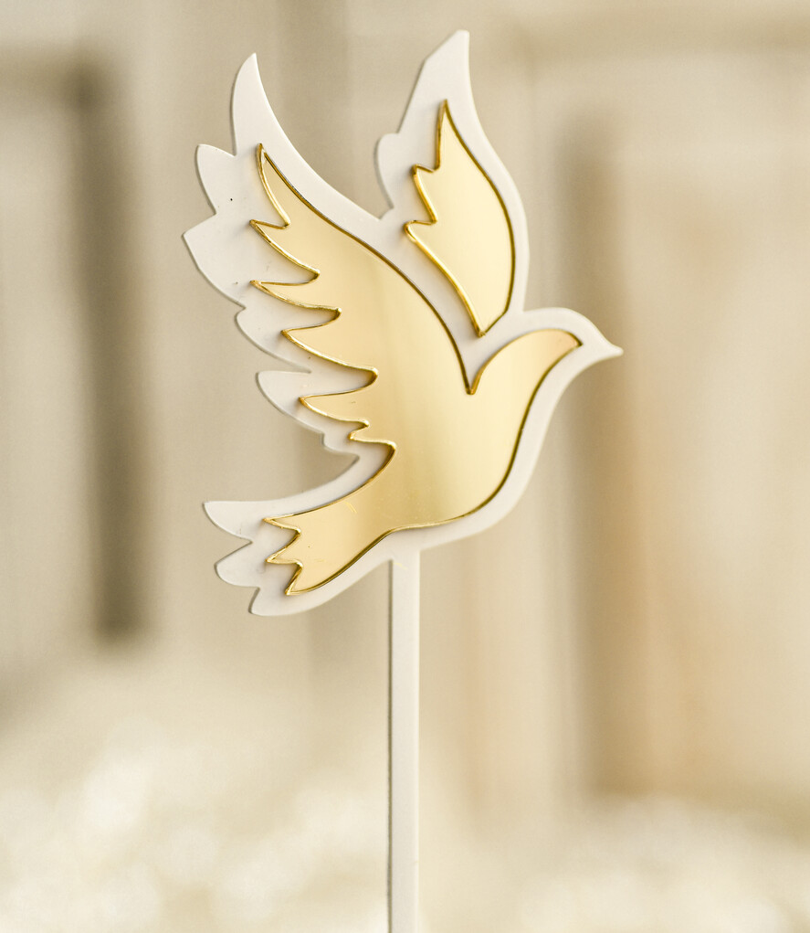 Dodatki dekoracje na komunię  Topper na tort Złoty topper na tort komunijny Idealna dekoracja na Pierwszą Komunię Świętą, dostępna w różnych stylach i materiałach Topper do dekoracji tortu komunijnego0