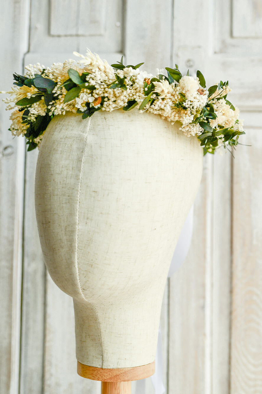 Dodatki dekoracje na komunię  wianki Wianek komunijny z żywych, preparowanych kwiatów w odcieniach zieleni i ecru. Delikatny, lekki i trwały, idealny do stylizacji komunijnej.0