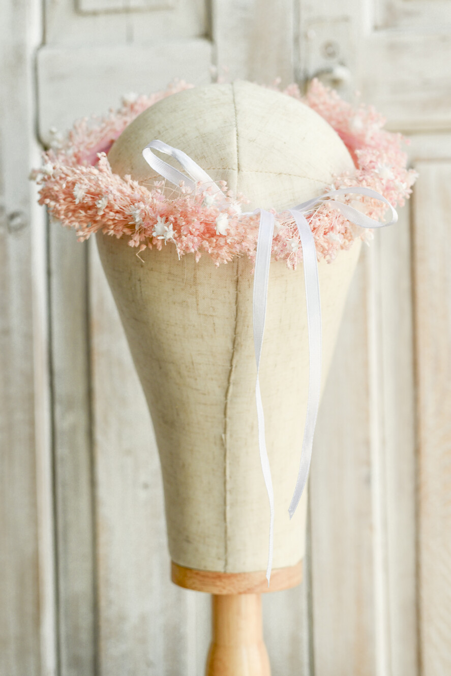 Dodatki dekoracje na komunię  wianki Wianki komunijne – lekkie, wygodne i ręcznie wykonane. Delikatne kwiaty idealnie dopełnią stylizację na Pierwszą Komunię Świętą2