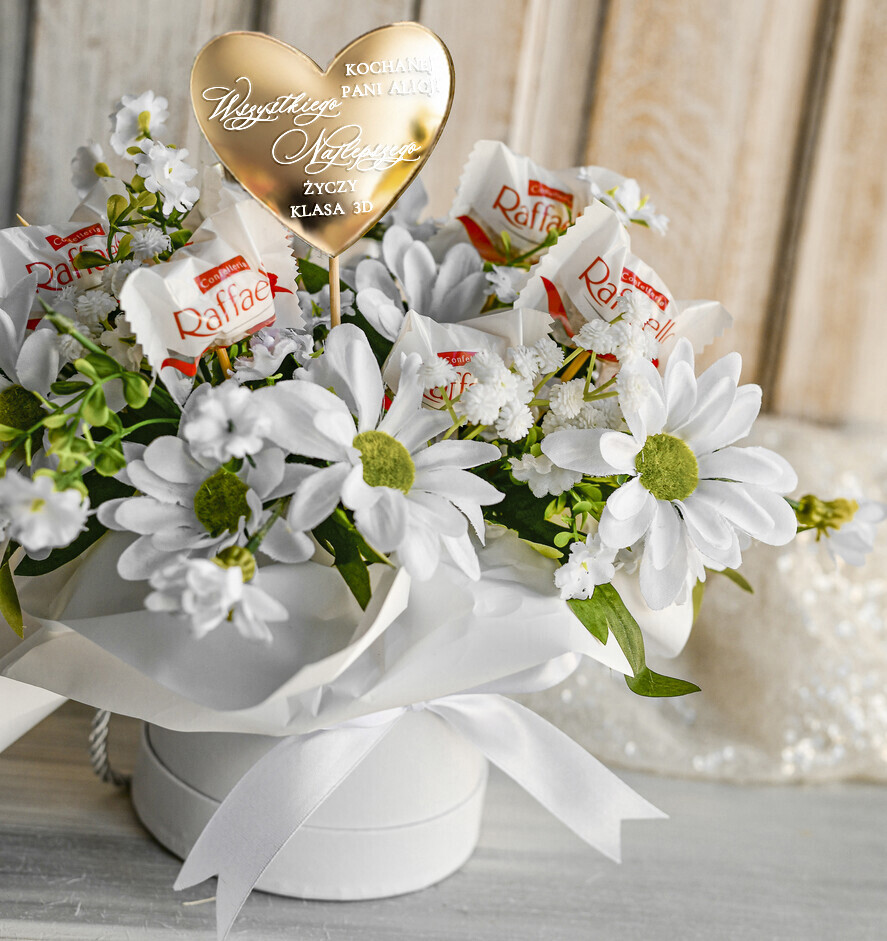prezent dla nauczuciela/ dzień nauczyciela flower box kwiaty i słodycze Personalizowany box z kwiatami i czekoladkami dla nauczycielki prezent podziękowanie na koniec roku szkolnego1