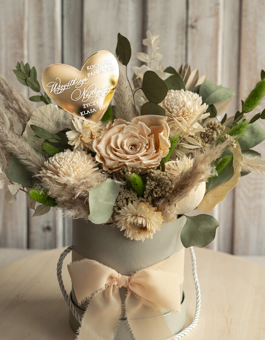 prezent dla nauczuciela/ dzień nauczyciela flower box kwiaty i słodycze Personalizowany flower box dla nauczycielki prezent na zakończenie roku Dzień Nauczyciela1
