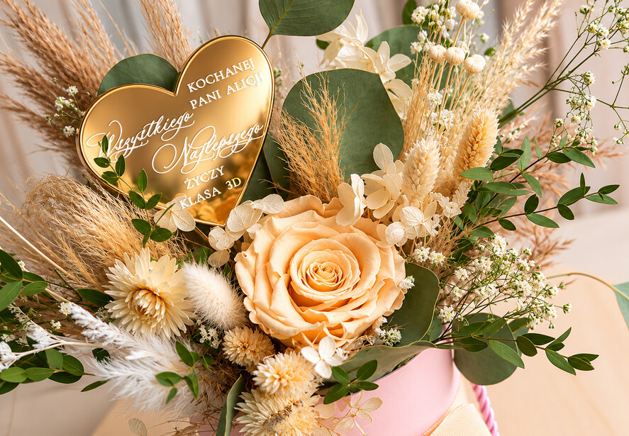 prezent dla nauczuciela/ dzień nauczyciela flower box kwiaty i słodycze Personalizowany flower box dla nauczycielki prezent na zakończenie roku Dzień Nauczyciela1