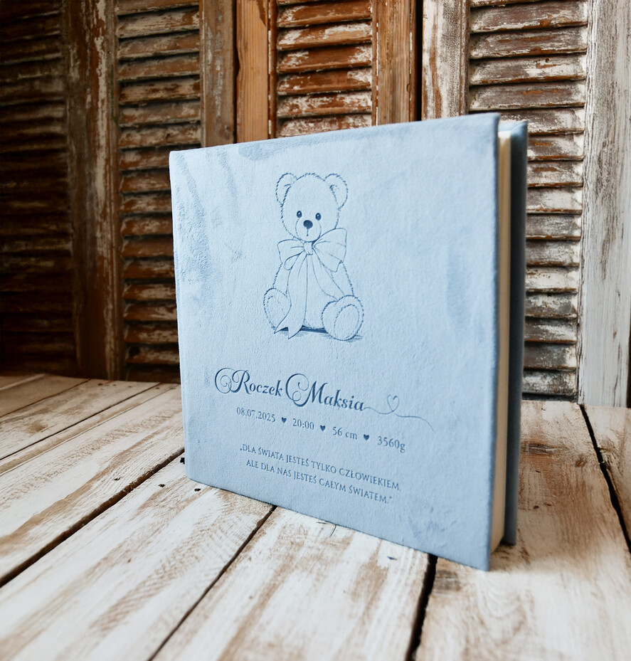 albumy dla Dzieci albumy welurowe Ręcznie szyty album dla dziecka z personalizowaną welurową okładką. Idealny na zdjęcia z narodzin, chrztu i pierwszych lat życia. 2