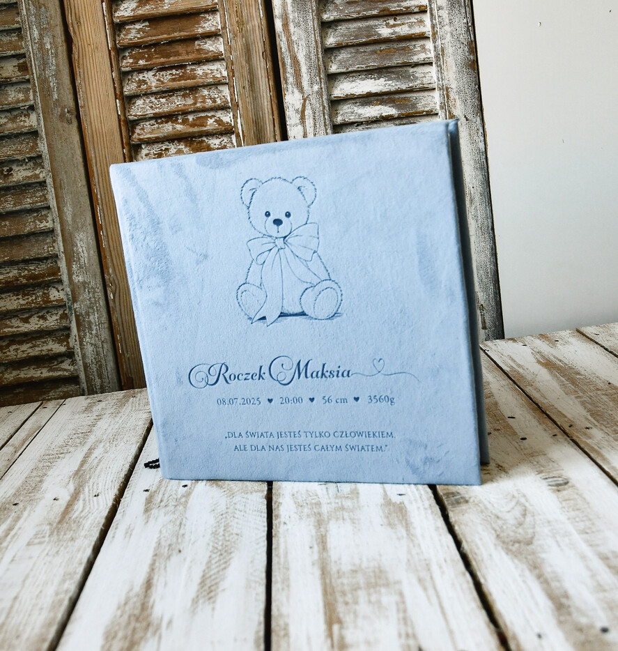albumy dla Dzieci albumy welurowe Ręcznie szyty album dla dziecka z personalizowaną welurową okładką. Idealny na zdjęcia z narodzin, chrztu i pierwszych lat życia. 9