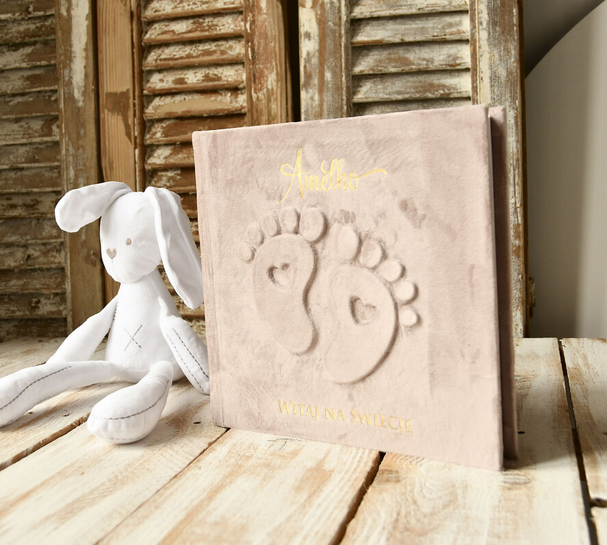 albumy dla Dzieci albumy welurowe Ręcznie szyty album dla dziecka z personalizowaną welurową okładką. Idealny na zdjęcia z narodzin, chrztu i pierwszych lat życia. 0