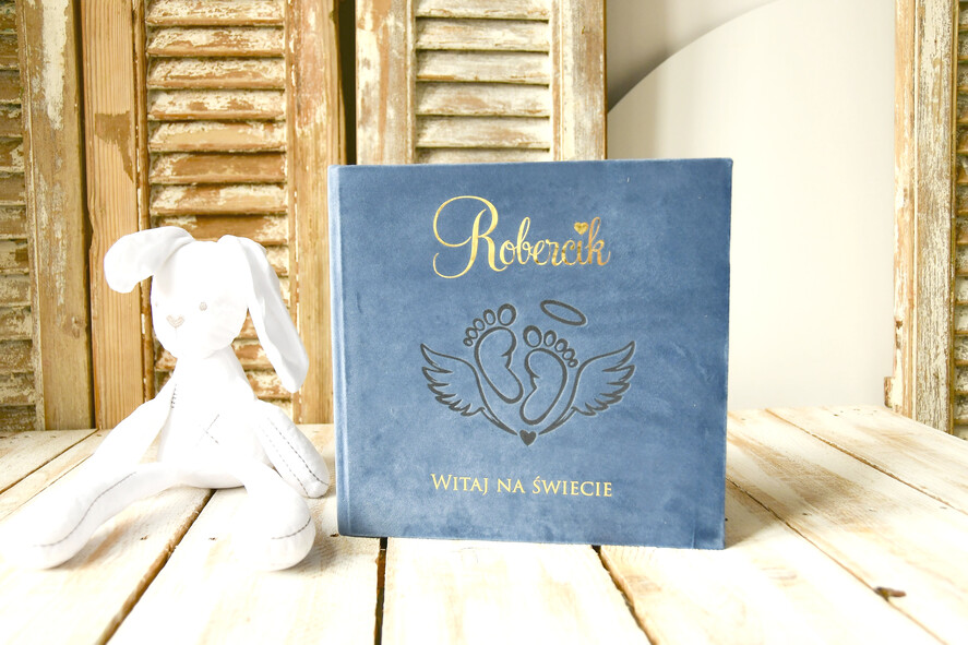 albumy dla Dzieci albumy welurowe Ręcznie szyty album dla dziecka z personalizowaną welurową okładką. Idealny na zdjęcia z narodzin, chrztu i pierwszych lat życia. 1