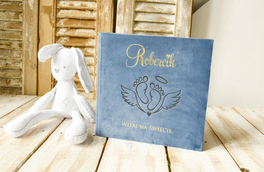albumy dla Dzieci albumy welurowe Ręcznie szyty album dla dziecka z personalizowaną welurową okładką. Idealny na zdjęcia z narodzin, chrztu i pierwszych lat życia. 0