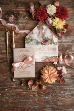 Zaproszenia ślubne Natura rustykalne zaproszenia ślubne brzoskwiniowa koperta bordo jesienne kwiaty dalie 1