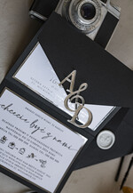 Zaproszenia ślubne Złote Glamour Poziome srebrne zaproszenia ślubne z lustrzanym monogramem, Kopertowe czarne zaproszenie na ślub srebrzone, zaproszenia na slub cywilny bieło czarne 6