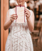 Zaproszenia ślubne Złote Glamour złote zaproszenia ślubne bordowe etui minimalistyczne bordo ze zlotym zaproszenie na ślub 5