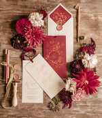 Zaproszenia ślubne Złote Glamour złote zaproszenia ślubne bordowe etui minimalistyczne bordo ze zlotym zaproszenie na ślub 0