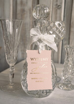 Zawieszki na butelki glamour zawieszki na butelkę weselną, złote zawieszki z weselnymi wierszykami, darte zawieszki ślubne, wydzierane zawieszki na butelkę na stół weselny1