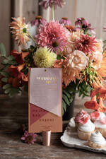 Menu glamour ślubne menu z planem podawania dań wesenych, złote lub srebrne napisy wasza treść0