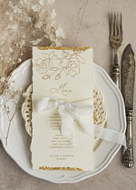 Menu glamour darte menu weselne, karta dań zdobiona płatkami złota, menu na stoły weselne ozdobione złotem, złote menu ślubne1