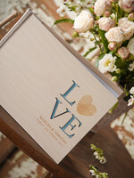 Księgi wpisów gości Drewniane  Love i serce pamiątkowa księga na wpisy gości weselnych grawerowane drewno wasze imiona  1