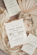 Zestawy Próbkowe próbki zaproszeń Próbka darte złocone zaproszenia ślubne z perełkami, Serwis Probkowy minimalistyczne zaproszenie na ślub z perełkami i kalkową kopertą, rwane złocone zaproszenie na ślub cywilny perły5