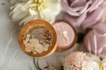Pudełka Szkatułki na Obrączki szkatułki pudełeczko na obrączki ślubne delikatne kwiaty zatopione w żywicy ręcznie robiona szkatułka wasze imiona i data13