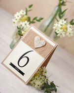 Numery na stół Rustykalne tabliczka z numerem stołu weselnego, w stylu rustykalnym1