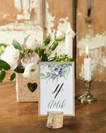 Numery na stół Otwarte jednokartkowe numerki na stoliki ślubne, klasyczne i eleganckie usadzenie gości na weselu0