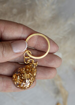 Podziękowania dla Gości Weselnych Magnesy breloki Zdrapki prezenciki dla Gości weselnych breloczek do kluczy z zawieszką z żywicy, ręcznie robiony brelok do kluczy z zawieszką z żywicy, podziękowanie dla gości weselnych brelok z zatopionymi płatkami złota w żywicy4