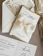 Zaproszenia ślubne Minimalistyczne kremowe Zaproszenia Ślubne Minimalistyczne Zaproszenia na Ślub Eleganckie zaproszenia ślubne z szyfonową lub satynową kokardą, eleganckie zaproszenia ślubne z płatkami złota 4