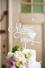 Figurki na tort / cake topper statuetki akryl biały topper ślubny napis na tort weselny personalizowany topper ślubny wasze nazwisko0