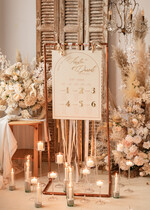 Plany stołów Glamour welurowe Złoty Welurowy plan stołów, plan usadzenia gości na weselu, welurowa ecru plansza powitanie gości i plan stołów w jednym, eleganckie złote napisy 5