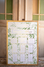 Plany stołów Glamour welurowe złocona plansza ślubna plan stołów weselnych złote litery w stylu glamour  zielone gałązki0