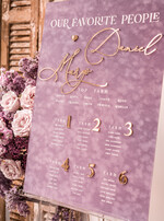 Plany stołów Glamour welurowe Welurowy plan stołów, plan usadzenia gości na weselu, welurowa lawendowa plansza powitanie gości i plan stołów w jednym, eleganckie złote napisy 4