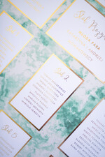 Plany stołów Glamour welurowe tablica z planem stołów na wesele plan stołów weselnych, zlocone litery elegankie1